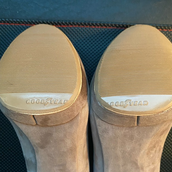 Designer Brian Atwood Fredrique Suede Pumps Heels - Picture 8 of 10